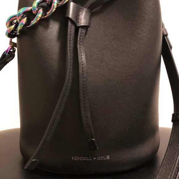 KENDAL + KYLIE ladie mini bucket bag - Picture 3 of 4